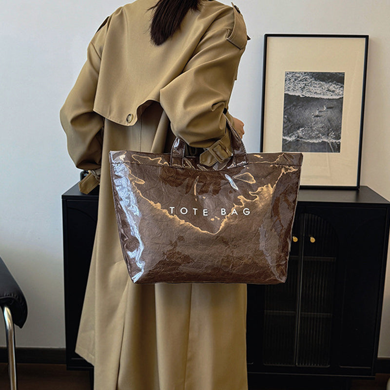 Toteveske med bokstavtrykk for kvinner