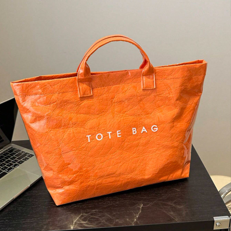 Toteveske med bokstavtrykk for kvinner