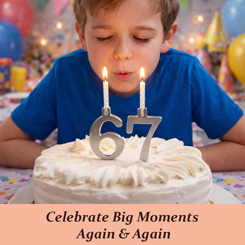 Digitalt sett med lysestaker til bursdagskake