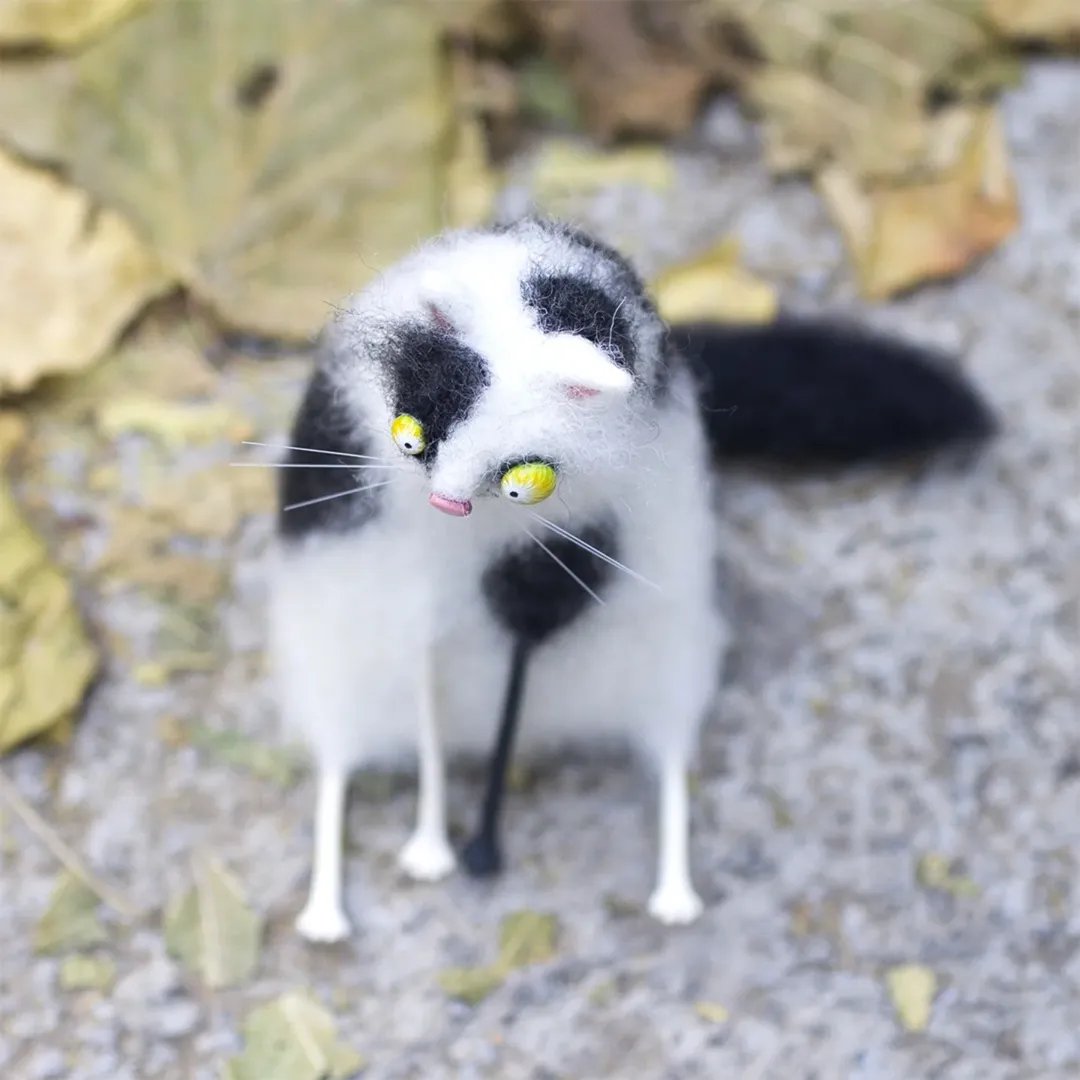 🎄✨Wool Felt Familiars – Sære håndlagde følgesvenner