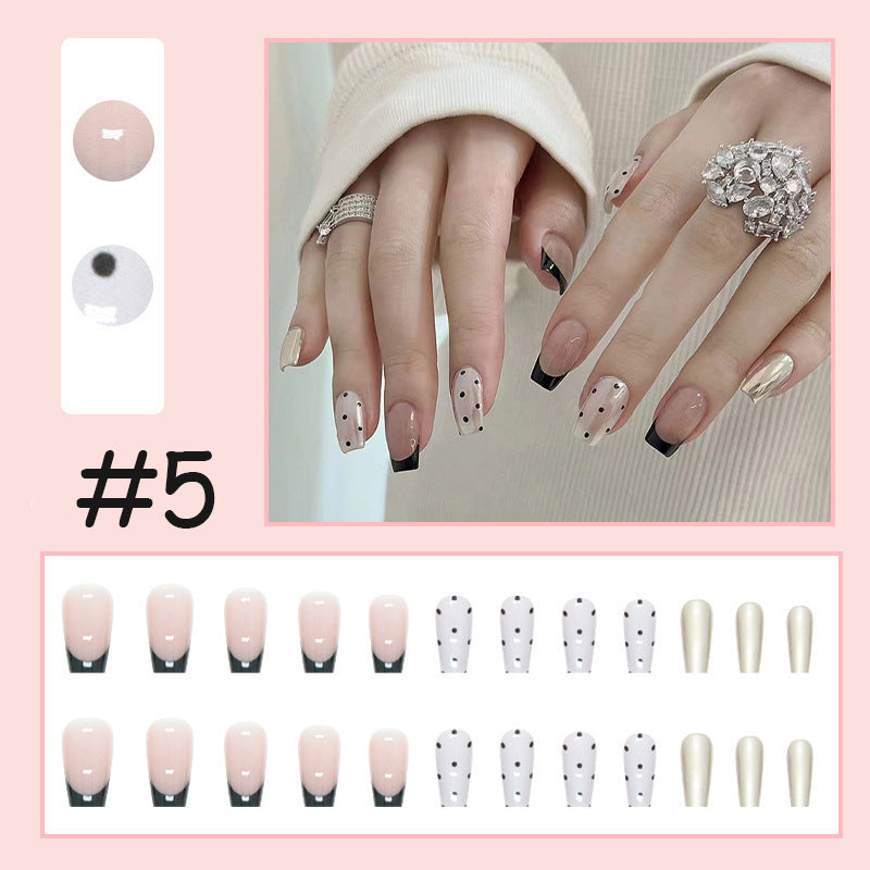 Bærbare trykk-på negleklistremerker