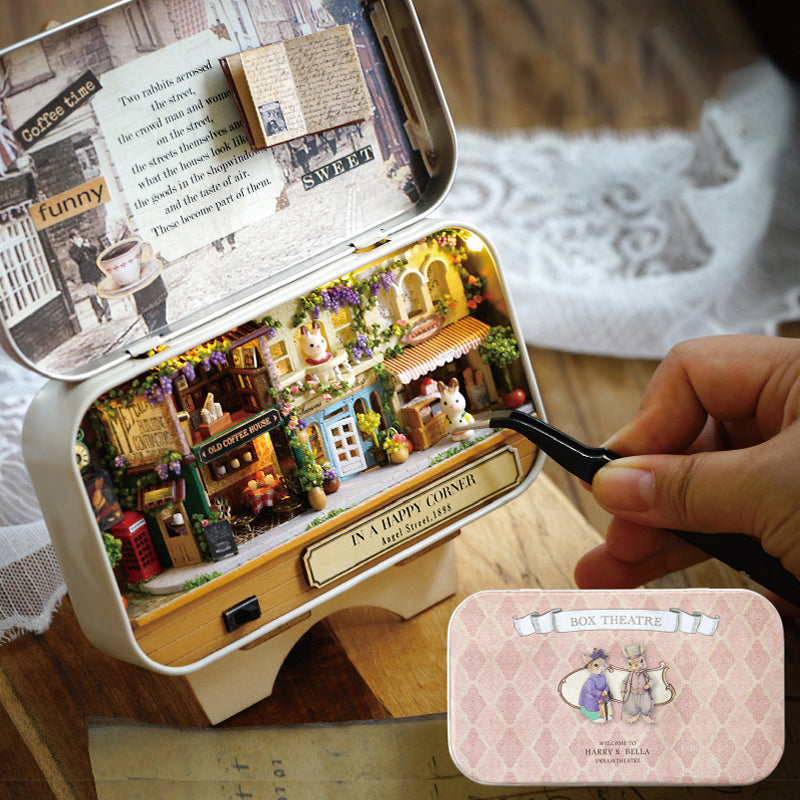 🌟 Miniatyrkinoboks – “I et lykkelig hjørne” DIY-dukkehussett i tre 🎭✨