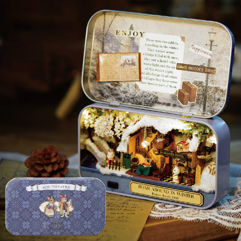 🌟 Miniatyrkinoboks – “I et lykkelig hjørne” DIY-dukkehussett i tre 🎭✨