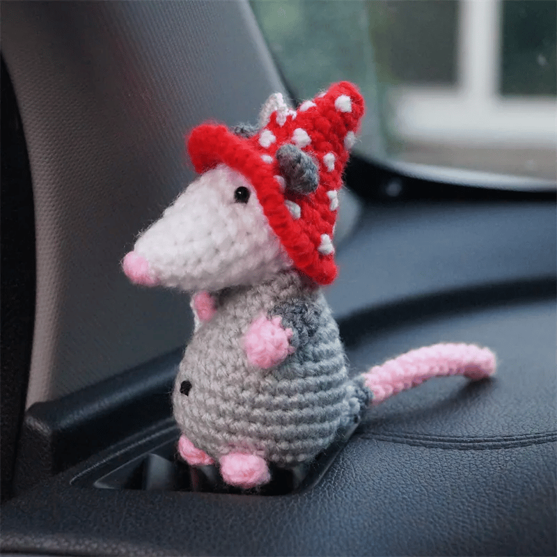 🔥 SISTE DAG 49 % RABATT – Possum Car Charm (100 % håndstrikket)