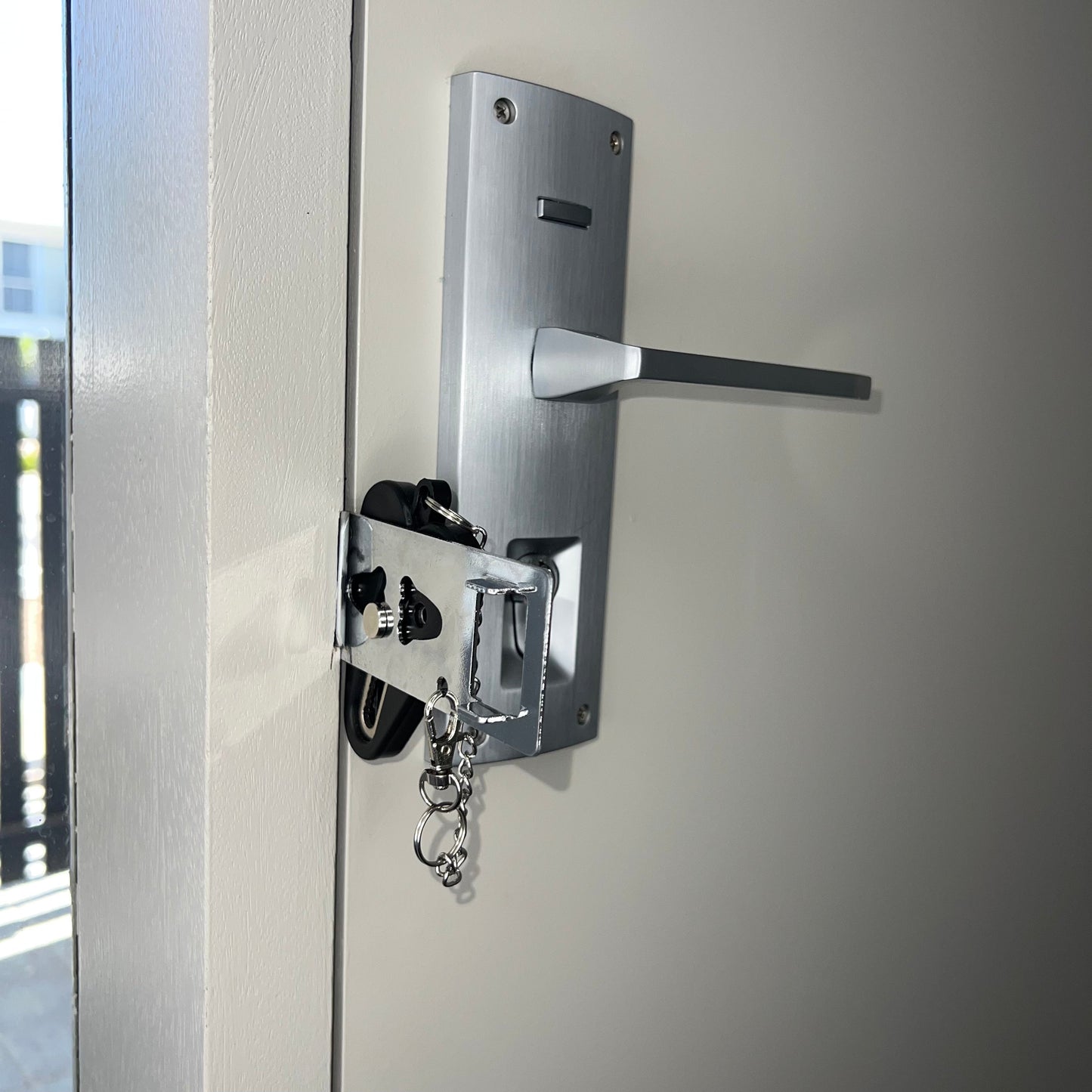 Tyverisikret dørstopper for reiser