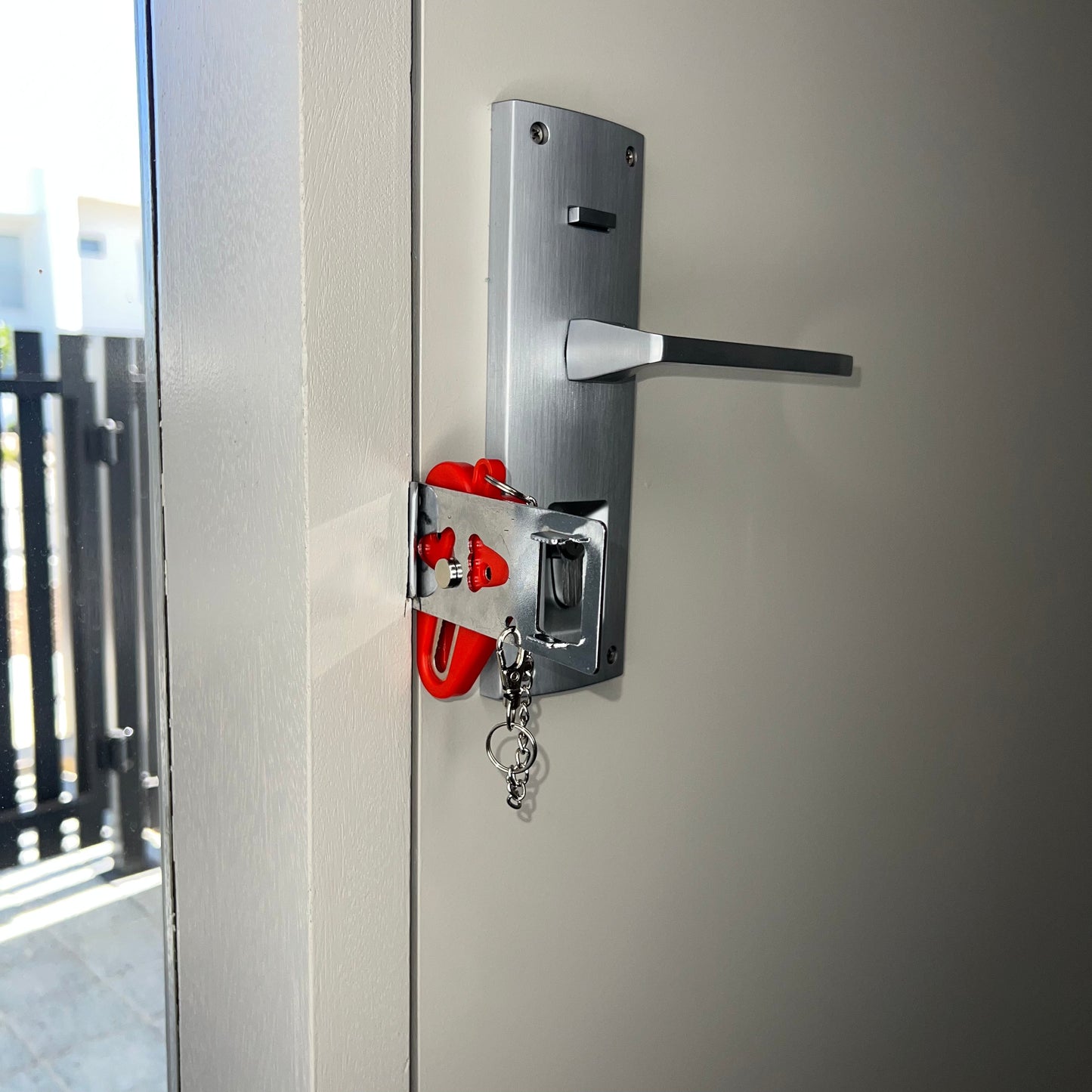 Tyverisikret dørstopper for reiser