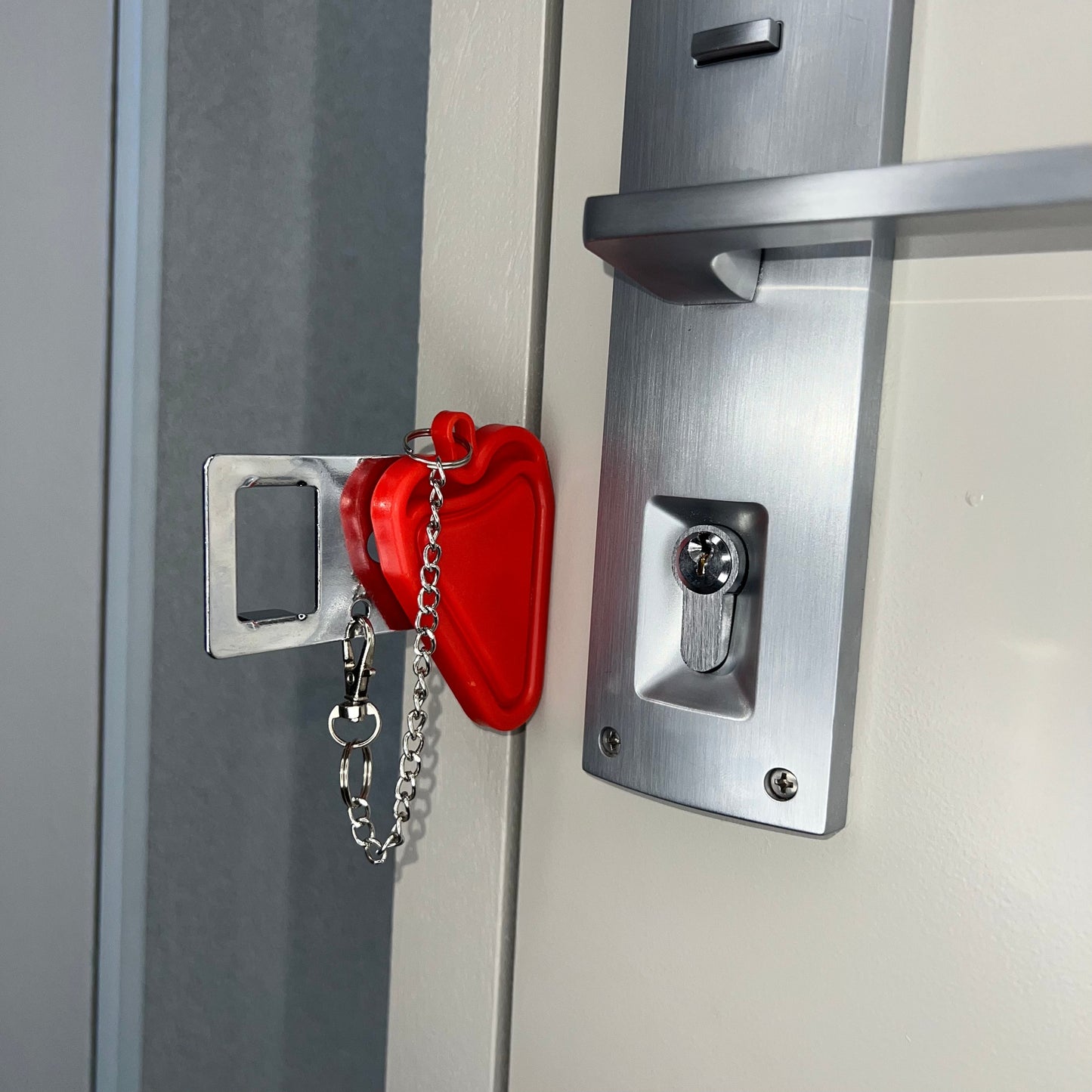 Tyverisikret dørstopper for reiser