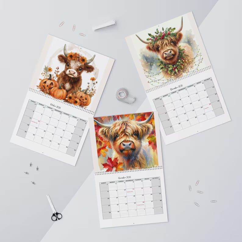 🐮Highland Cow Kalender 2026 – Rustikk gårdsveggkunst og månedlig planlegger